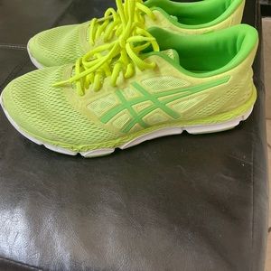 Gently used ASICS T672N Retail new $100